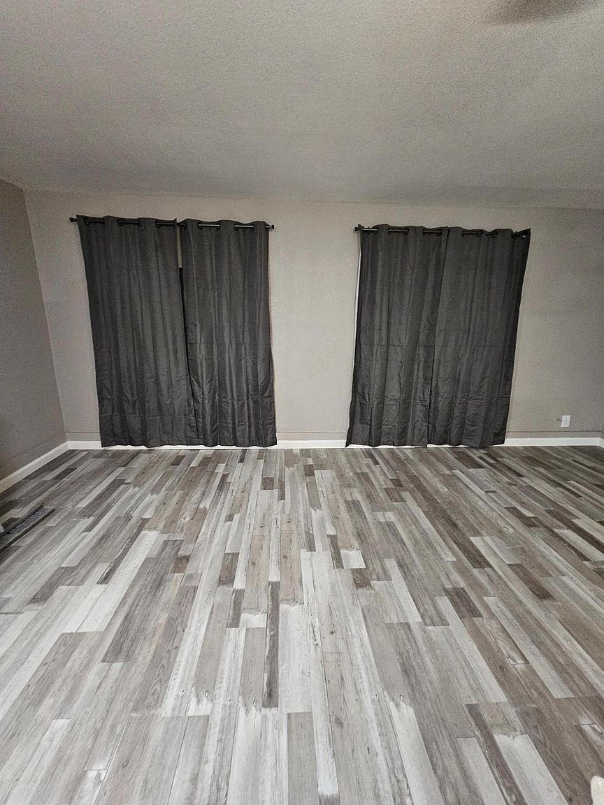 255 McCreery Ave photo 4