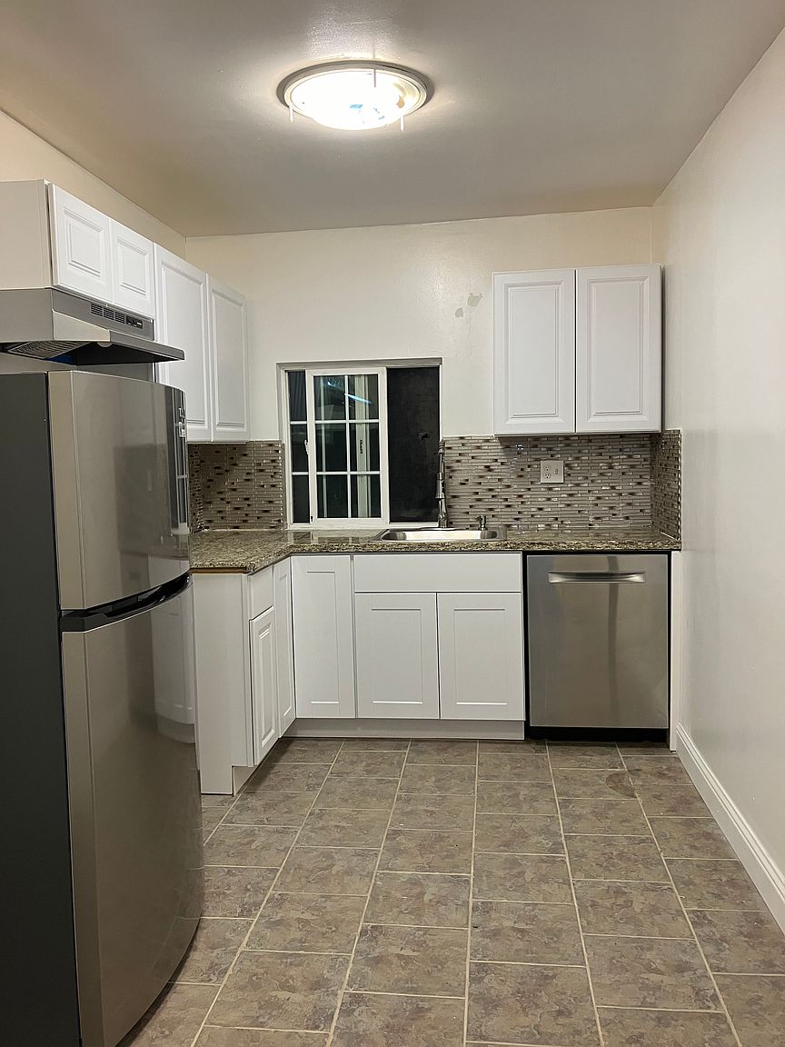 241 San Antonio Ct photo 4