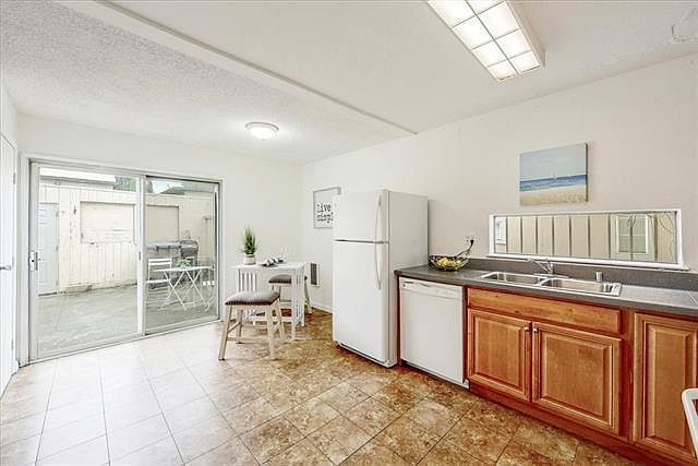 2134 Alexian Dr photo 3