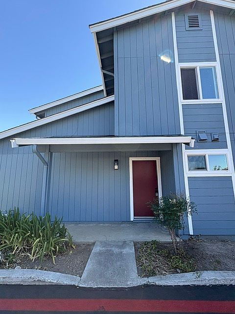 128 Rose Ln photo 2