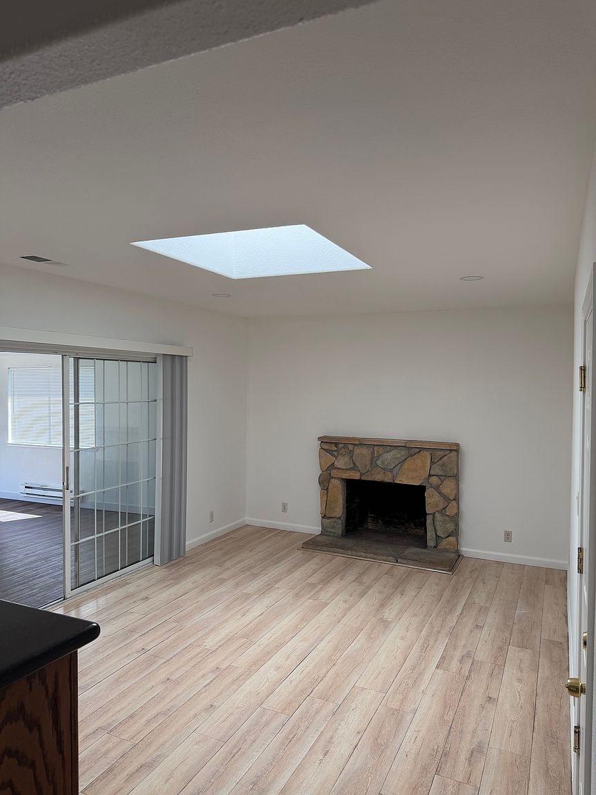 1640 Parkdale Way photo 5
