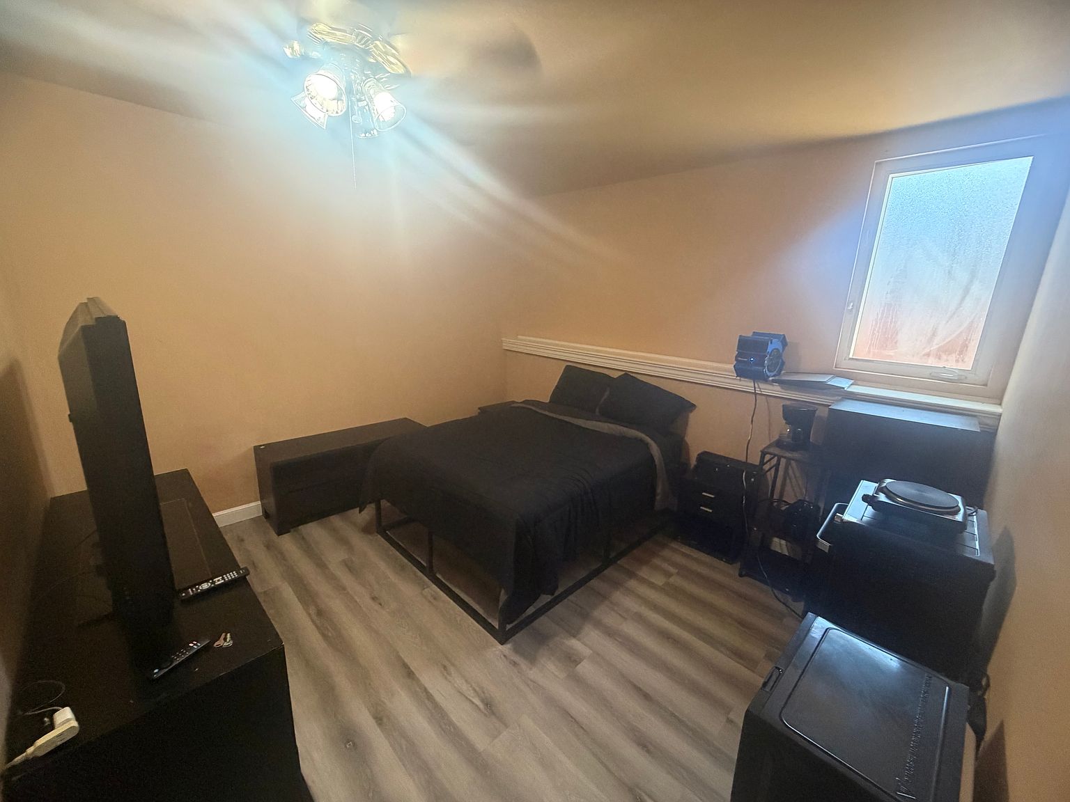 1726 Woodridge Way photo 2