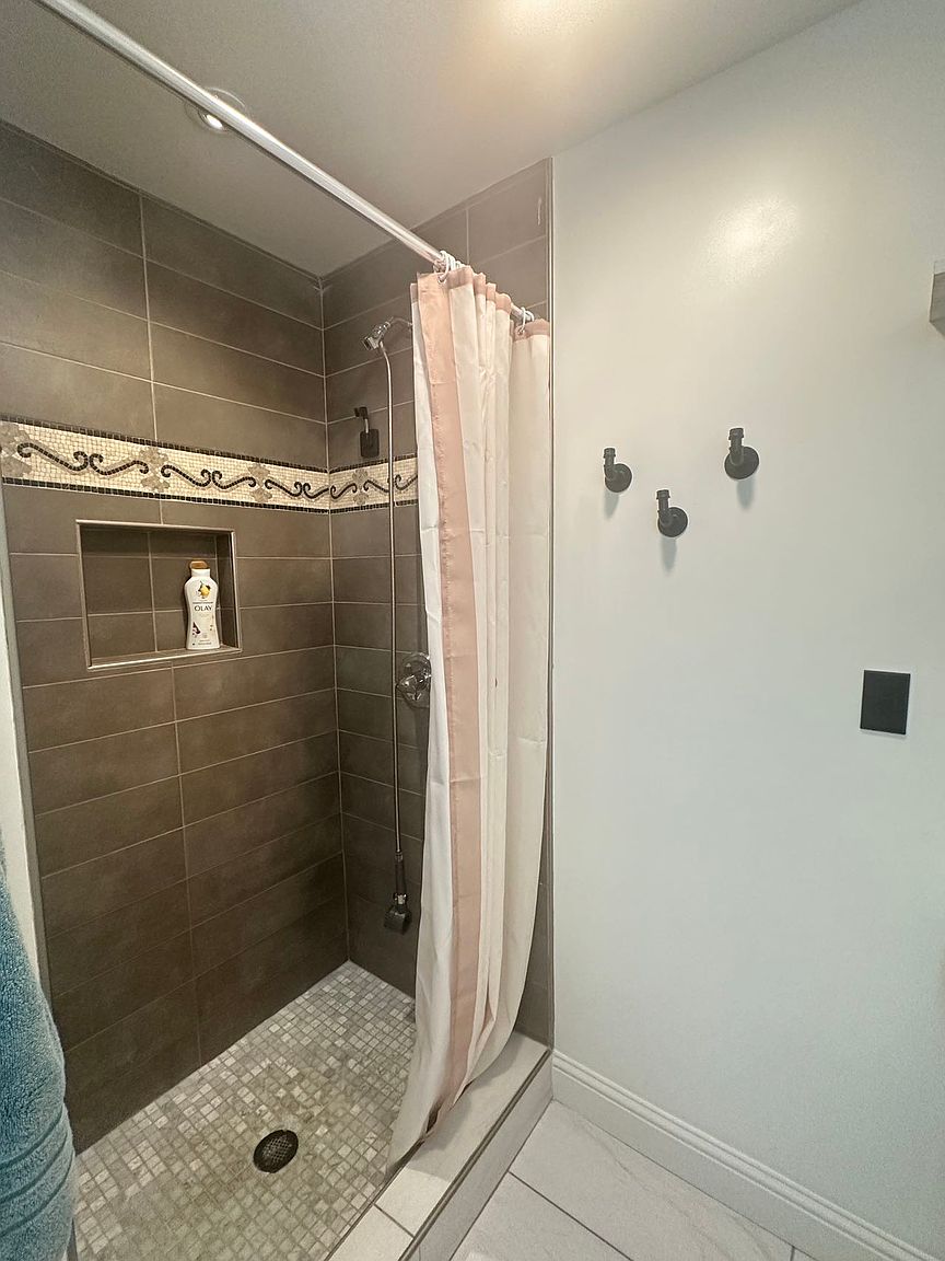 2197 Inman Way photo 3