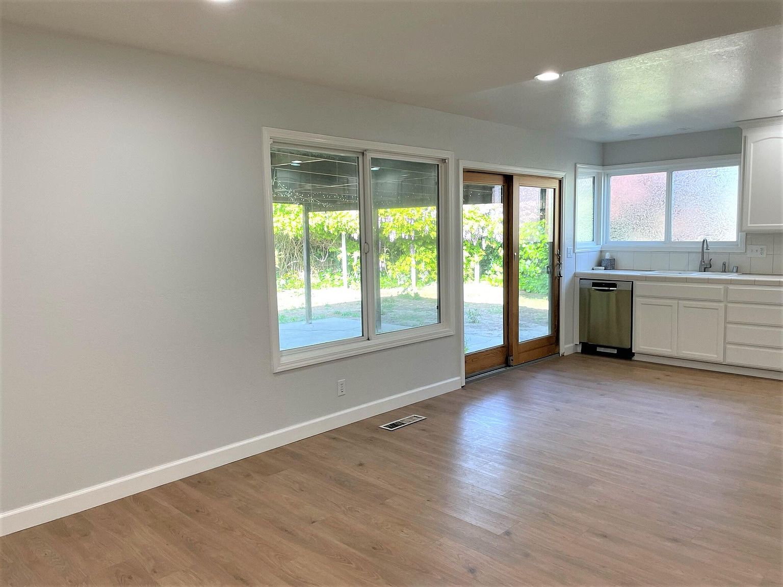 1397 Kinsule Ct photo 2