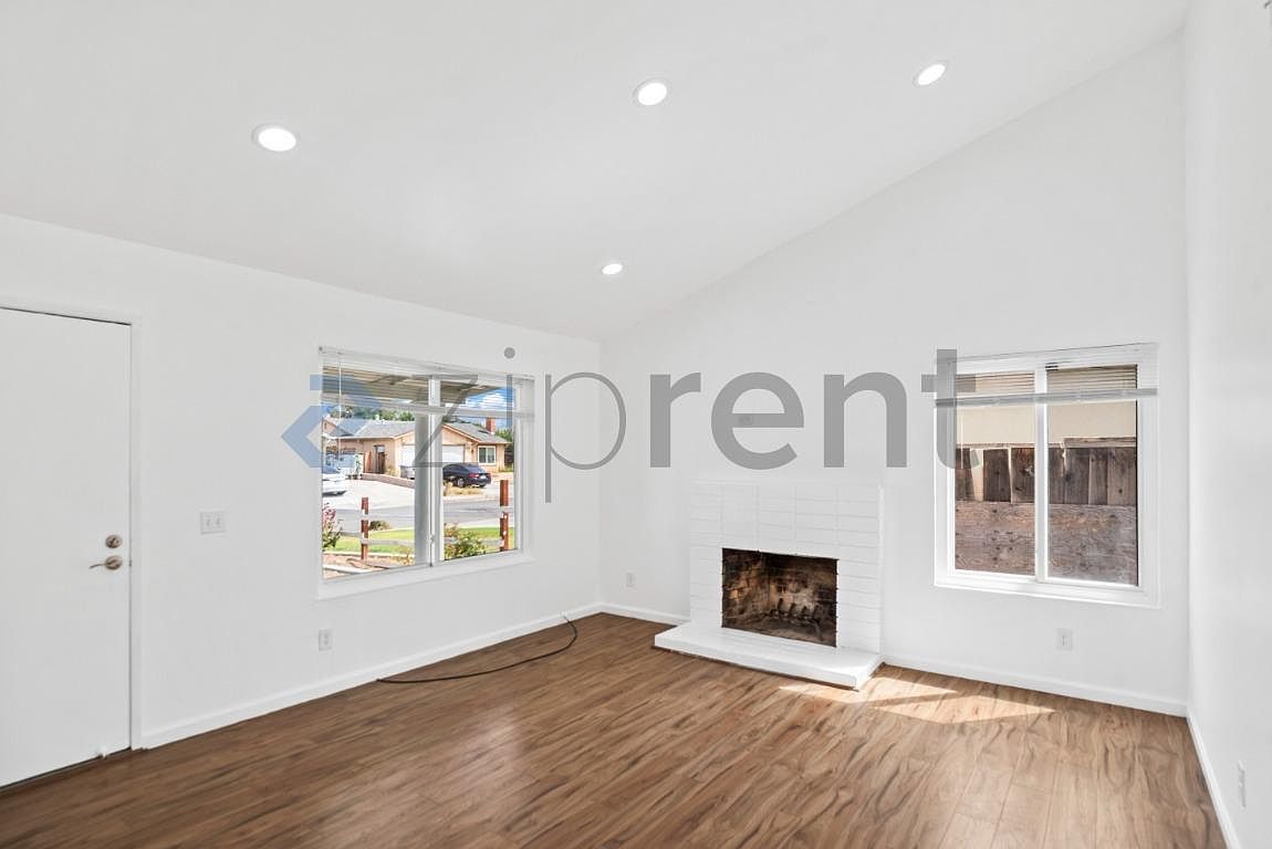 814 Royalbrook Ct photo 5
