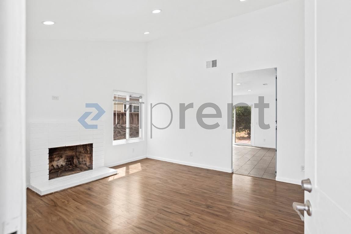 814 Royalbrook Ct photo 4