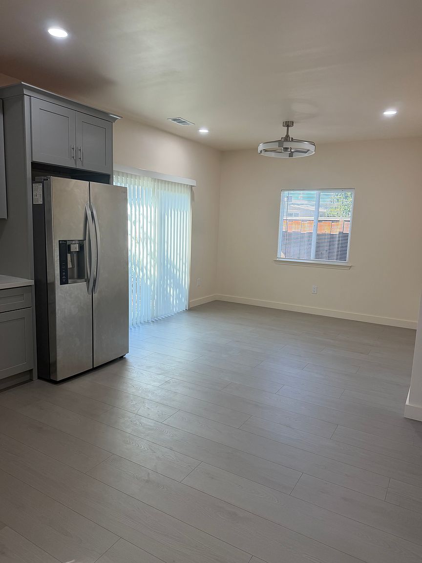 13126 Brown Ave photo 2