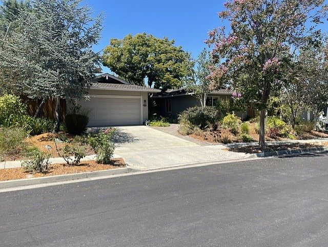 125 Lansberry Ct photo 2