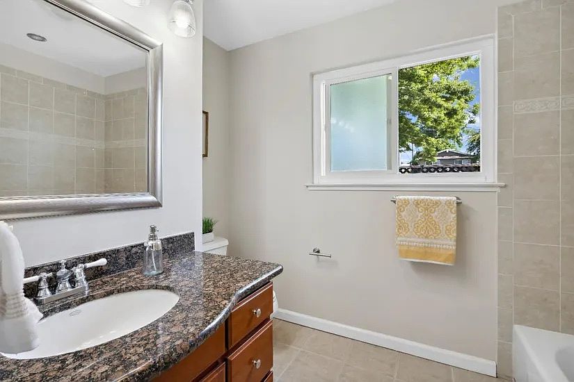 5207 Elrose Ave photo 3