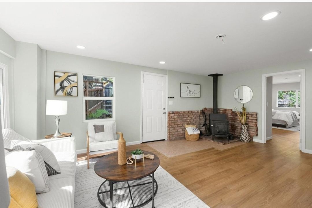 19046 Laurel Dr photo 2