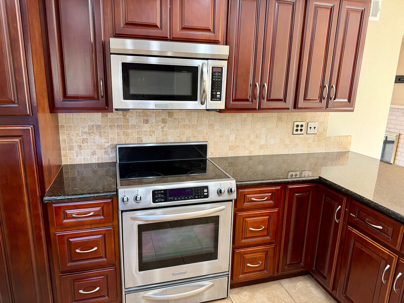 1647 Hyacinth Ln photo 4