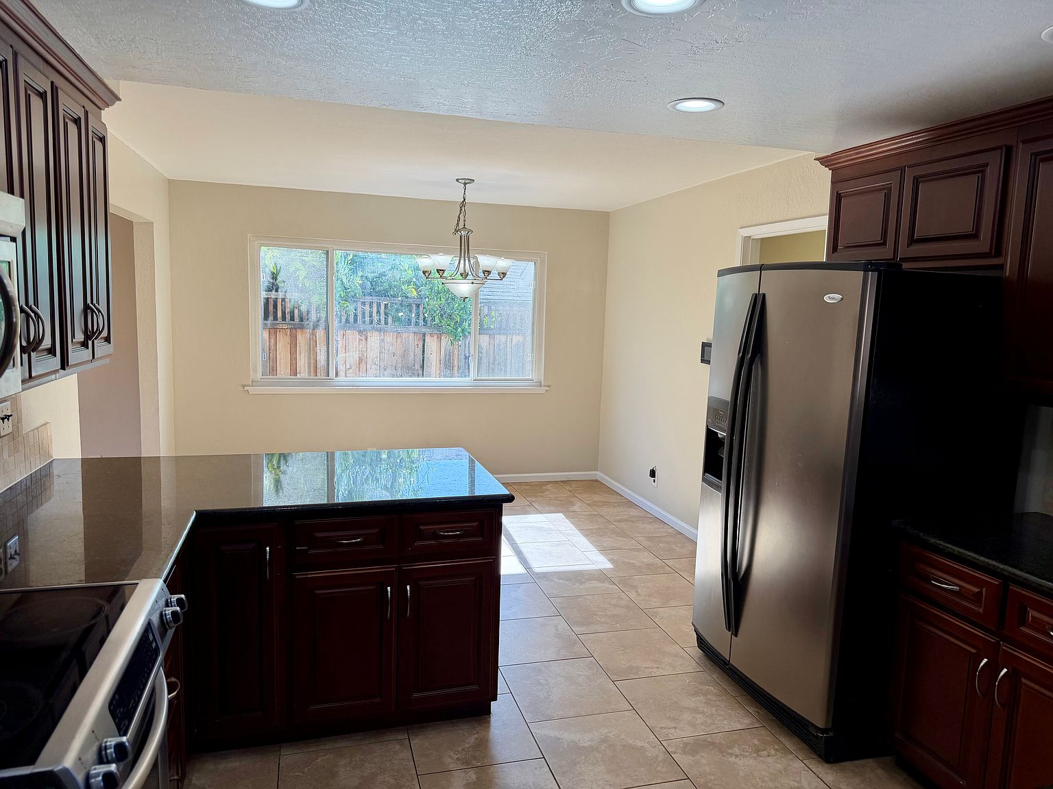 1647 Hyacinth Ln photo 2