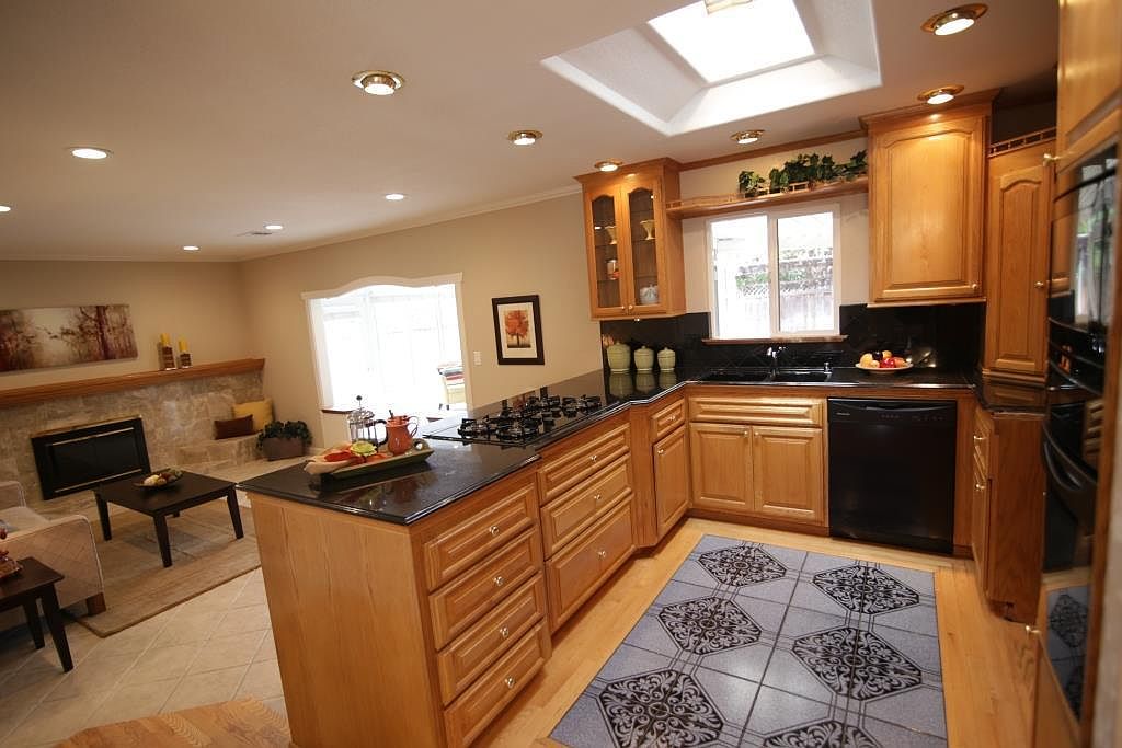 4980 Carter Ave photo 4