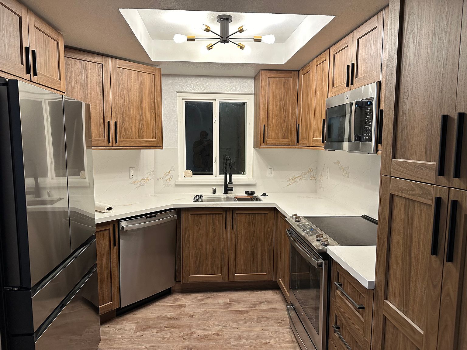 1094 Cedar Gables Dr photo 3