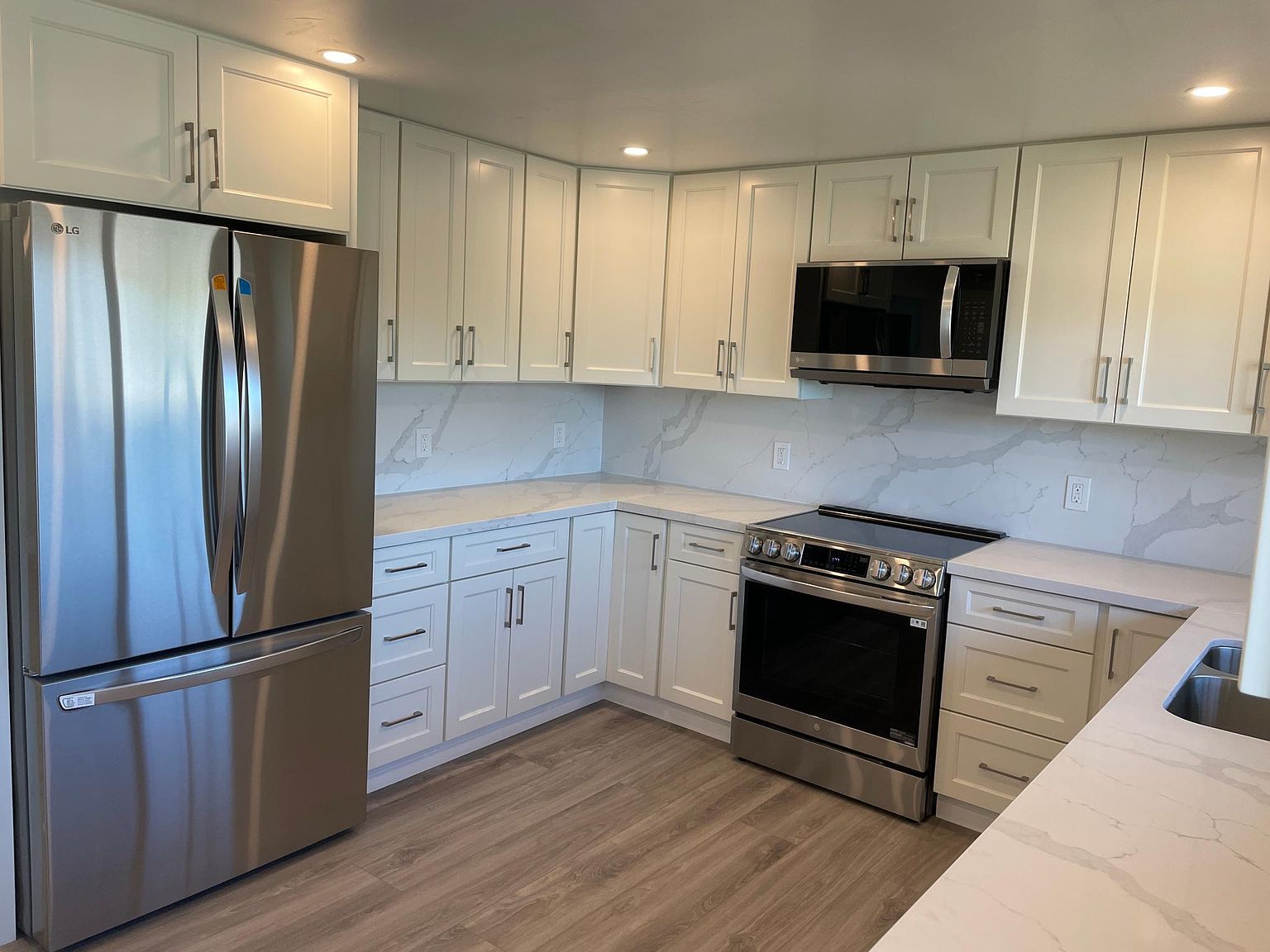 6572 Crown Blvd photo 3