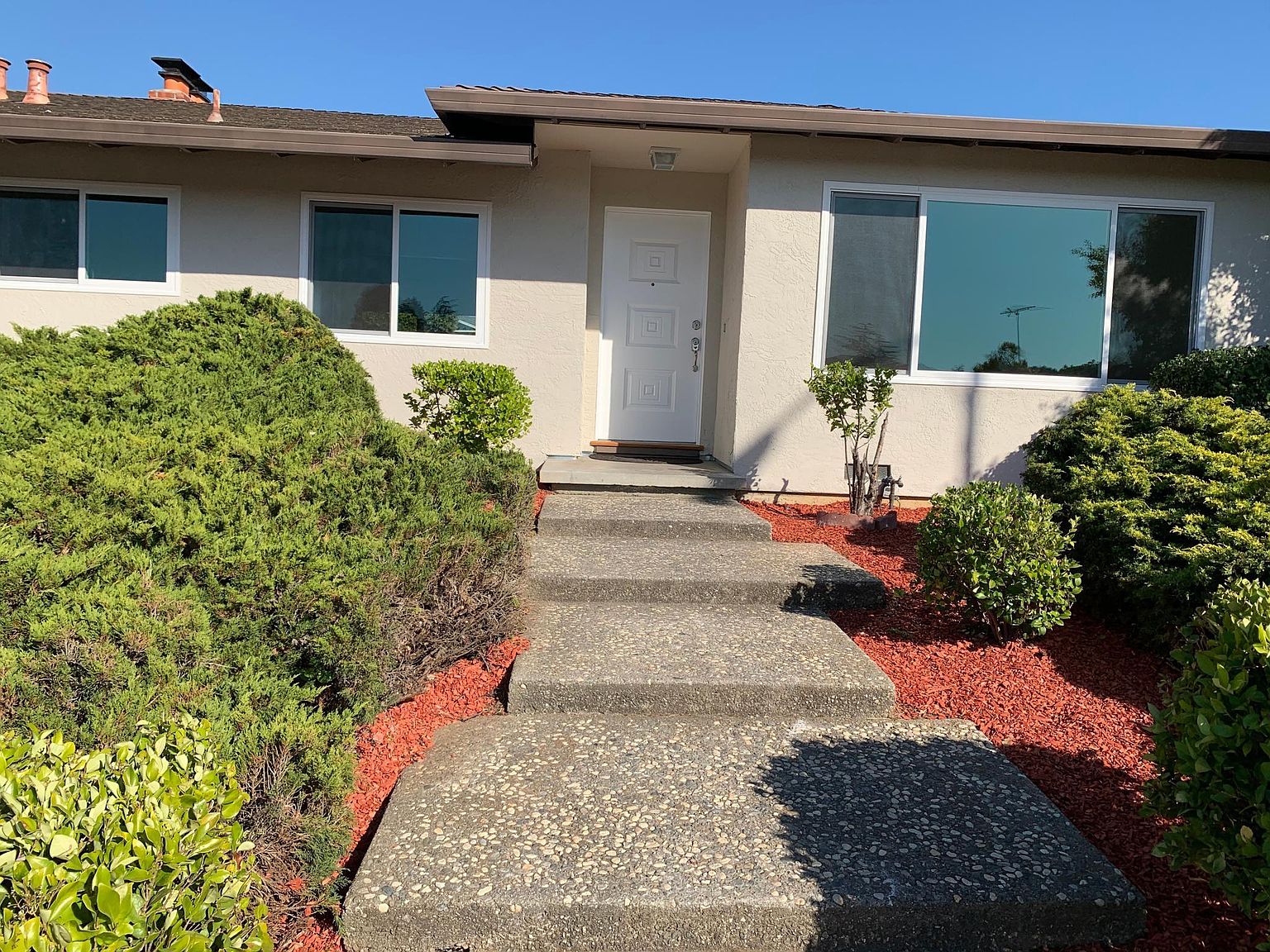 6572 Crown Blvd photo 2