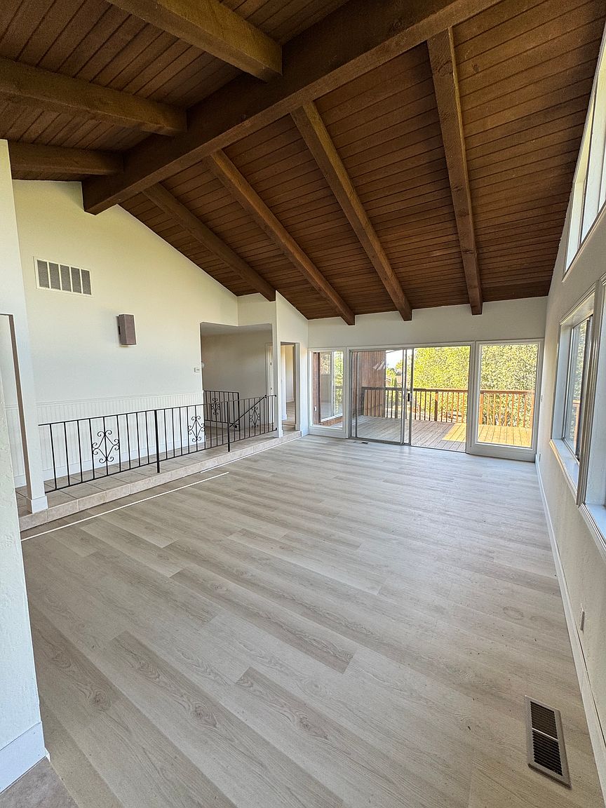 1358 Echo Valley Dr photo 5