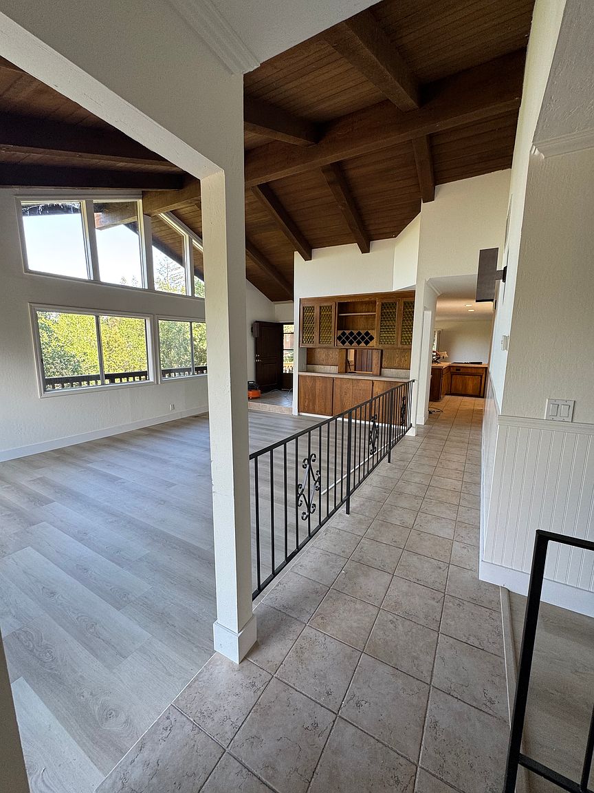 1358 Echo Valley Dr photo 4