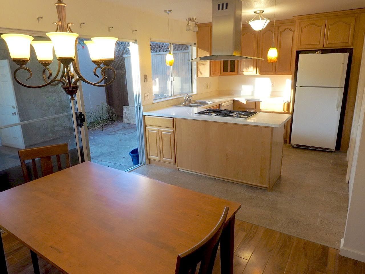 3167 Creekside Dr photo 2