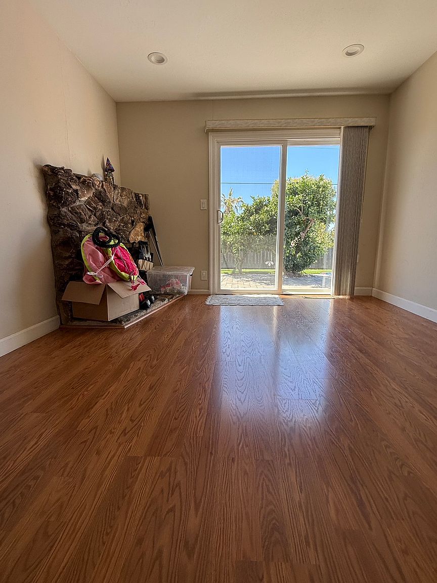 1493 Sierra Creek Way photo 2
