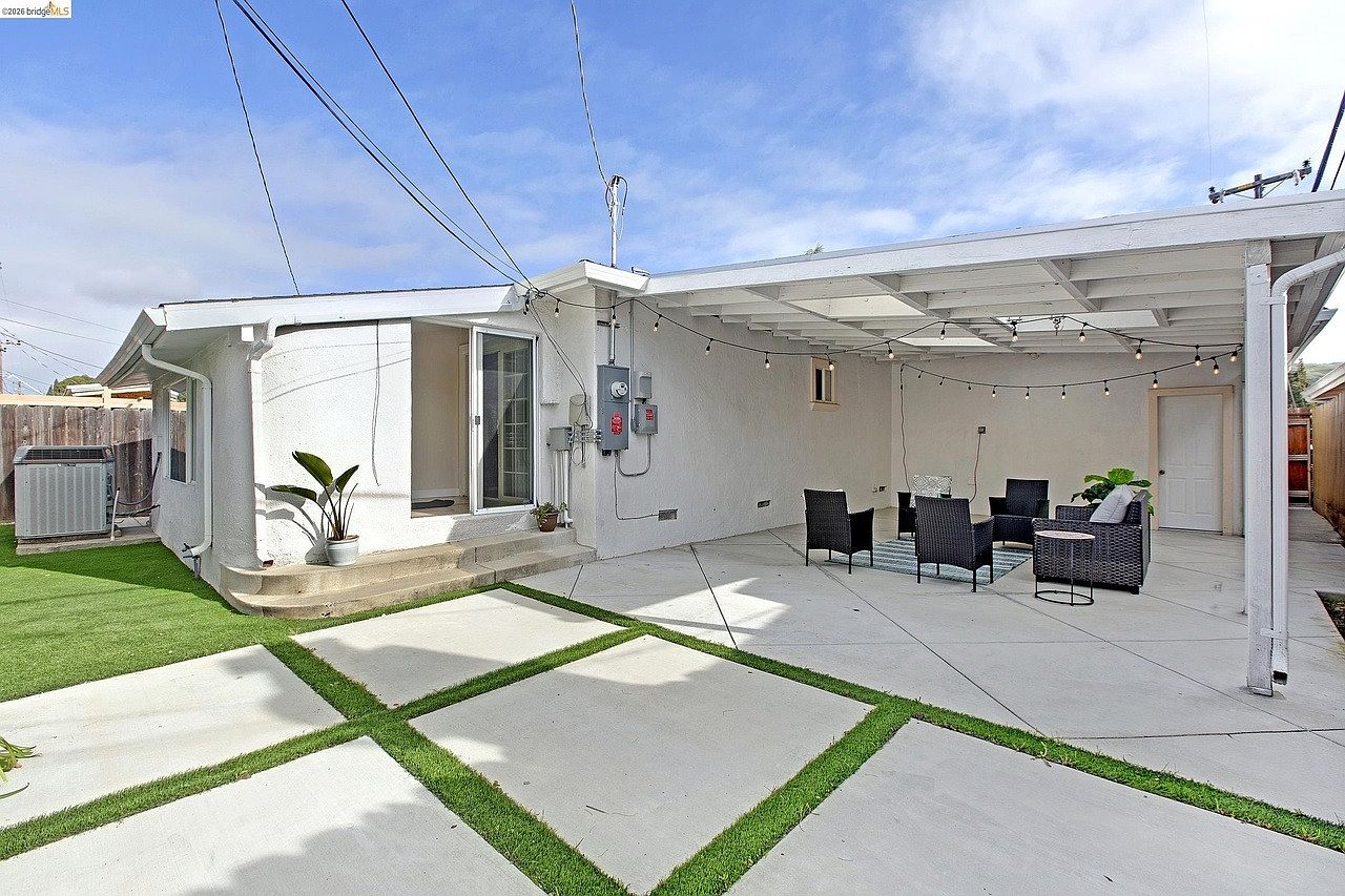 809 Gridley St photo 3