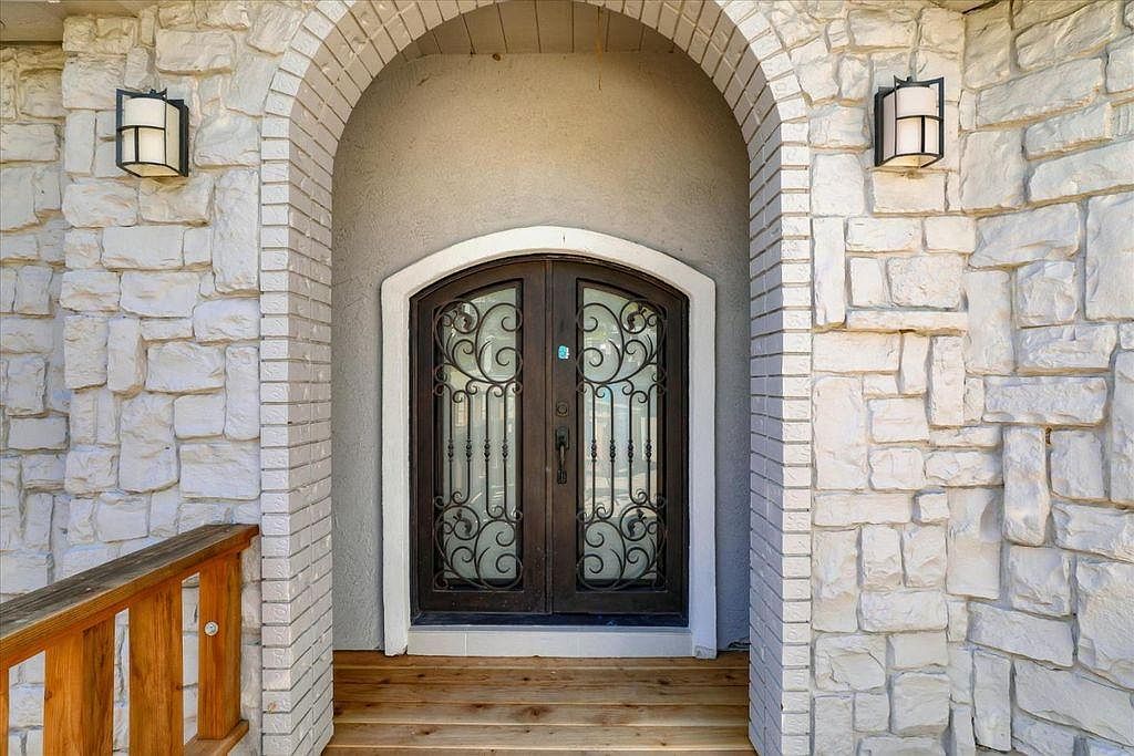 385 Photinia Ln photo 2