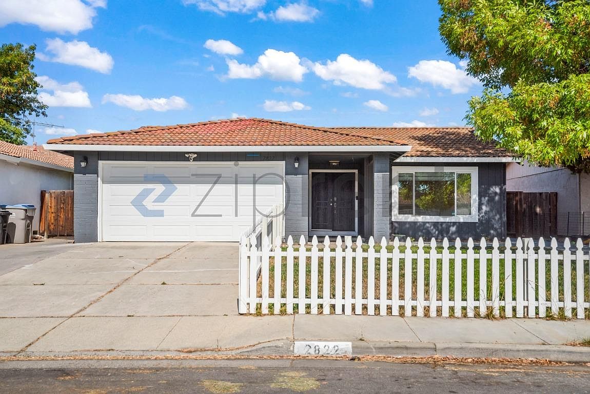 2822 Deerwood Dr