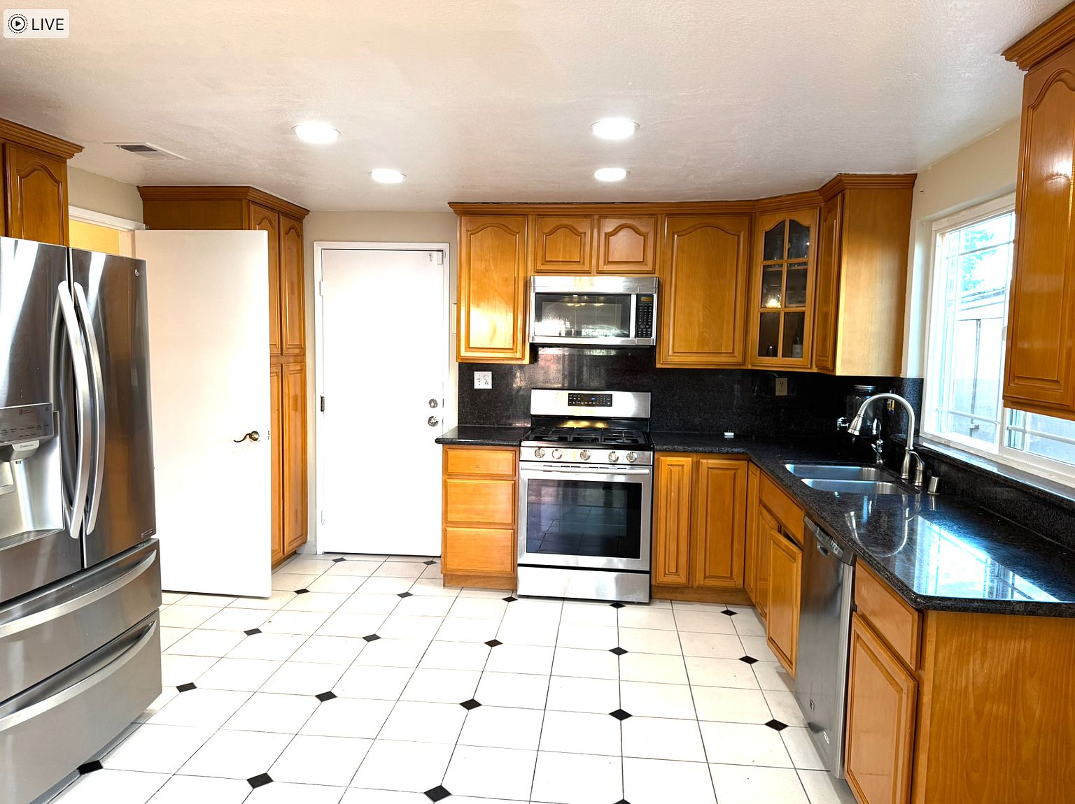 3214 Yellowleaf Ct photo 2