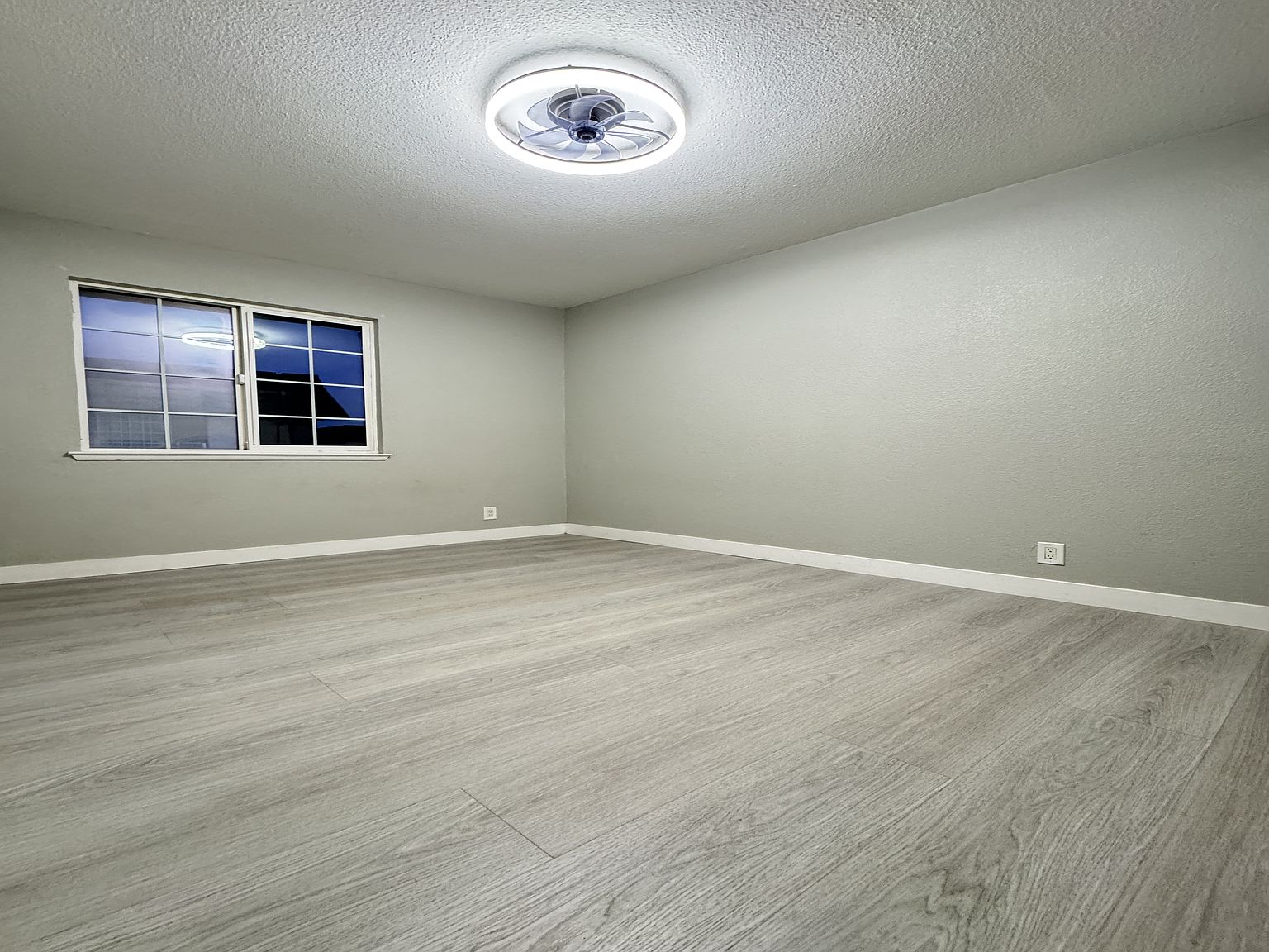1526 Desdemona Ct photo 4