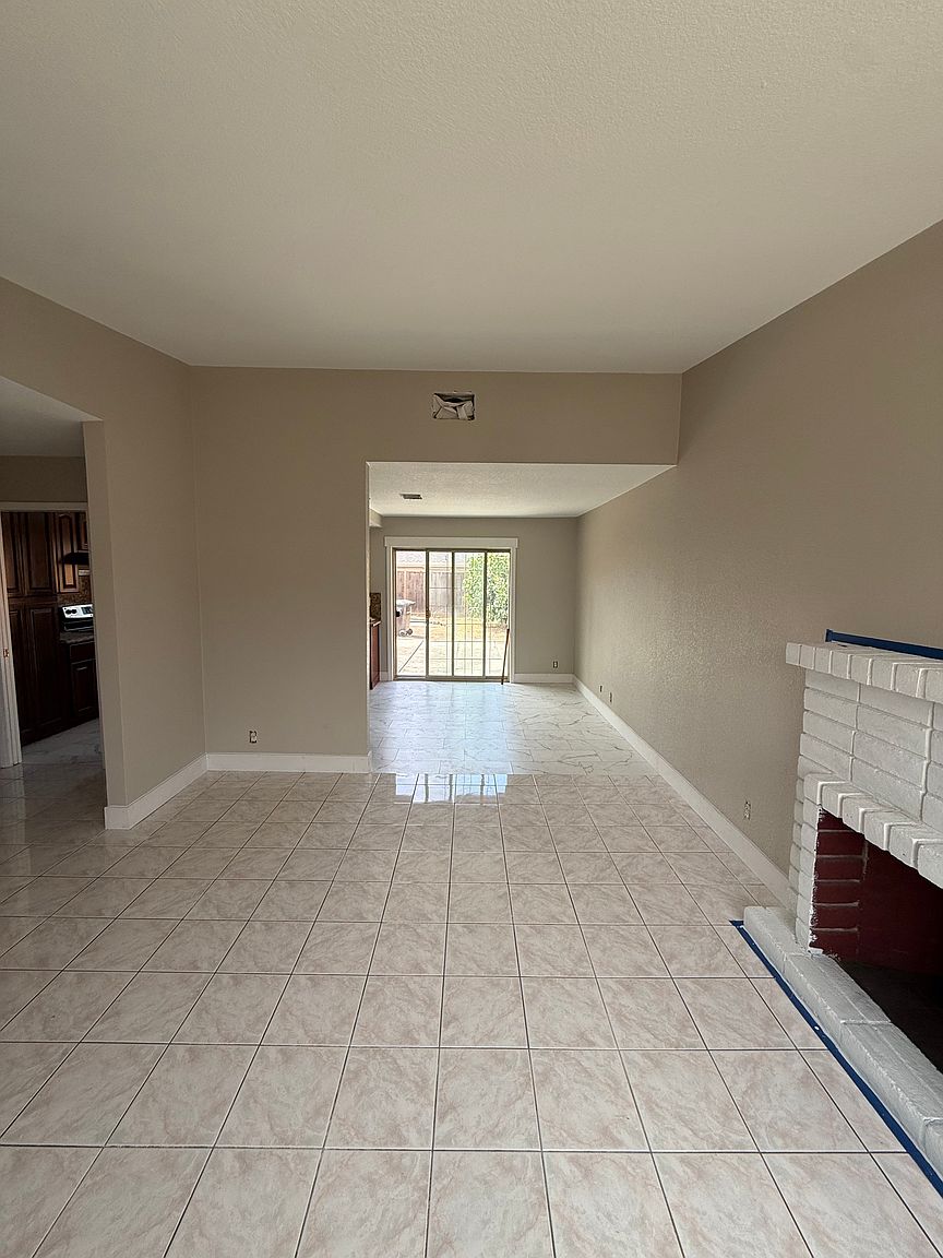 1573 Redfield Ct photo 2