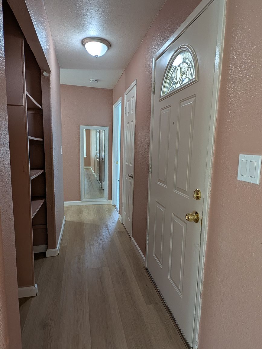 1842 Macduee Way photo 5