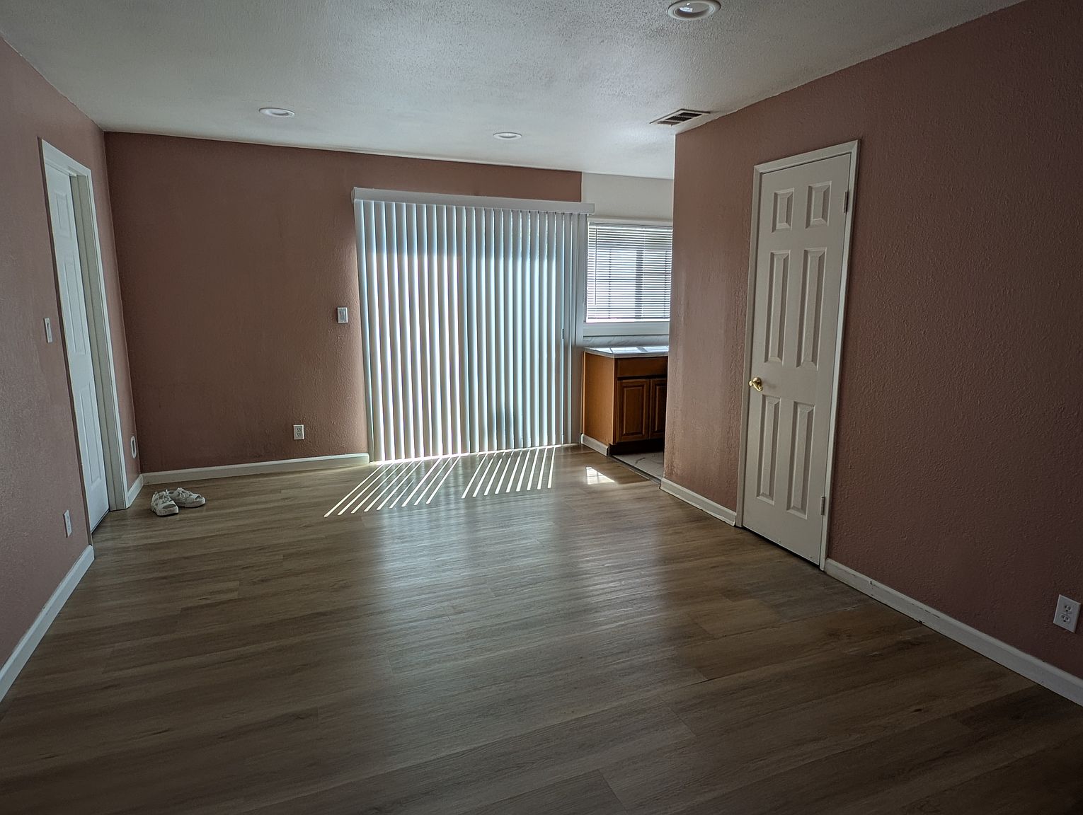 1842 Macduee Way photo 4