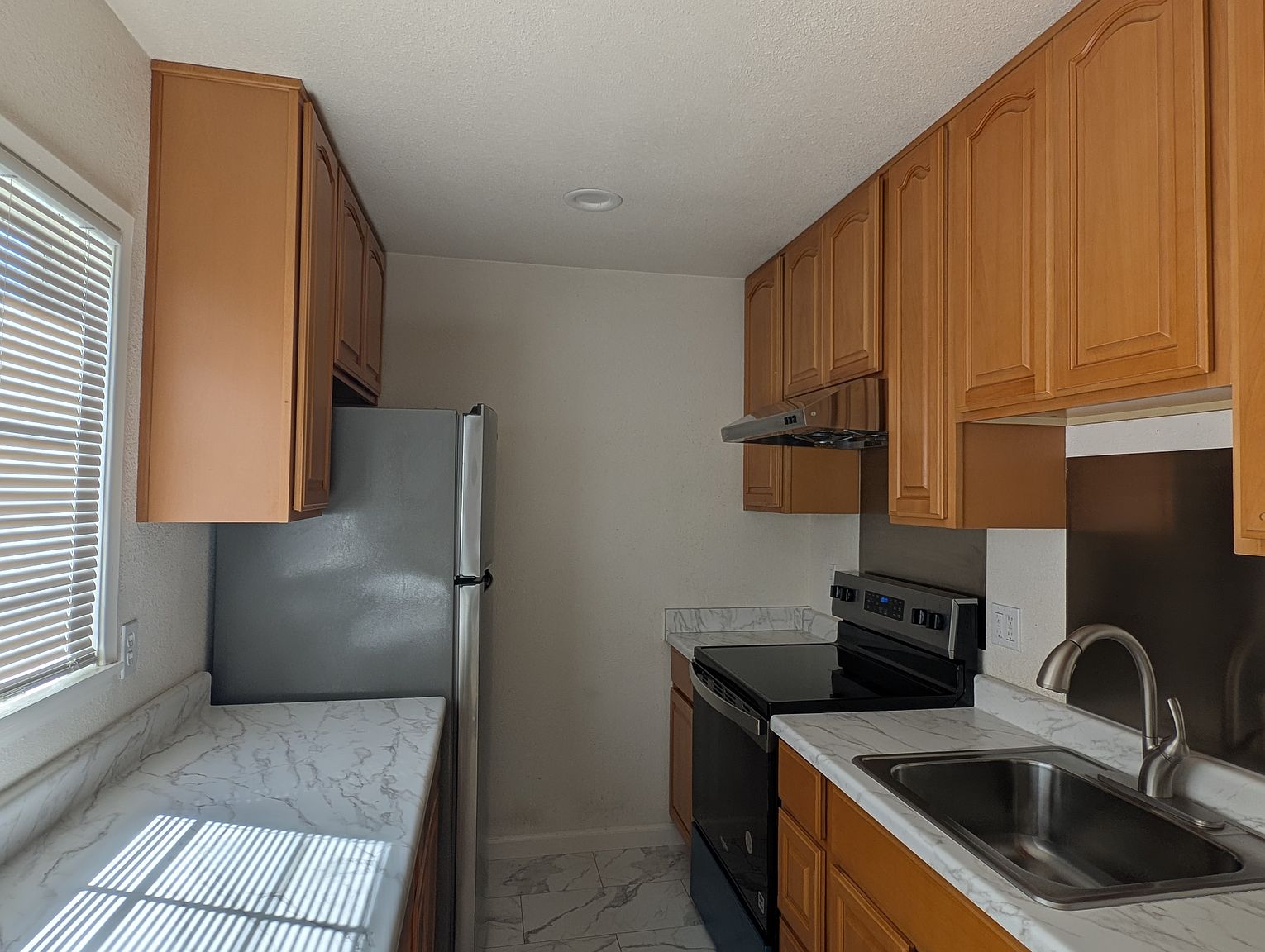 1842 Macduee Way photo 2