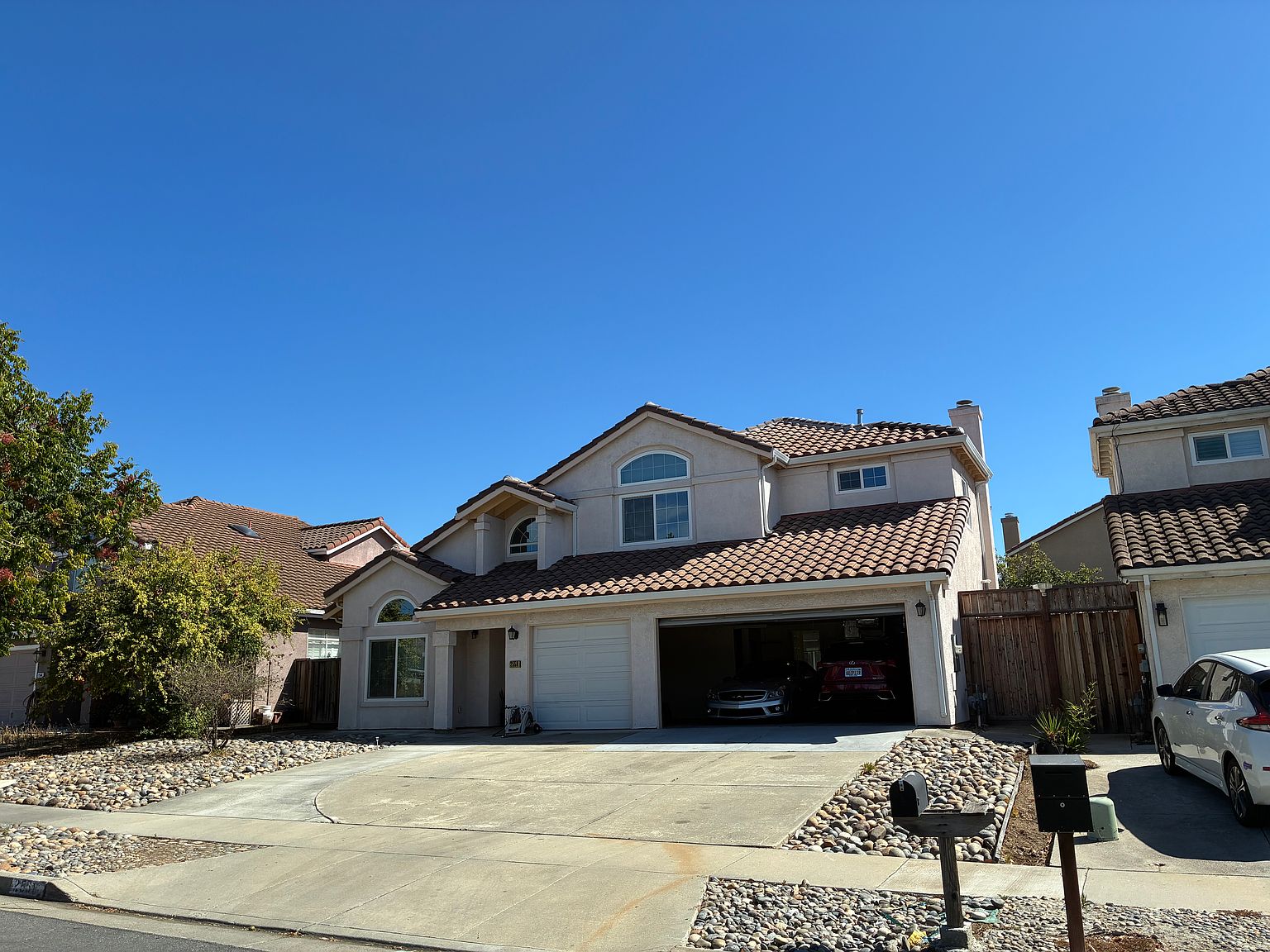 2558 Clarebank Way photo 2