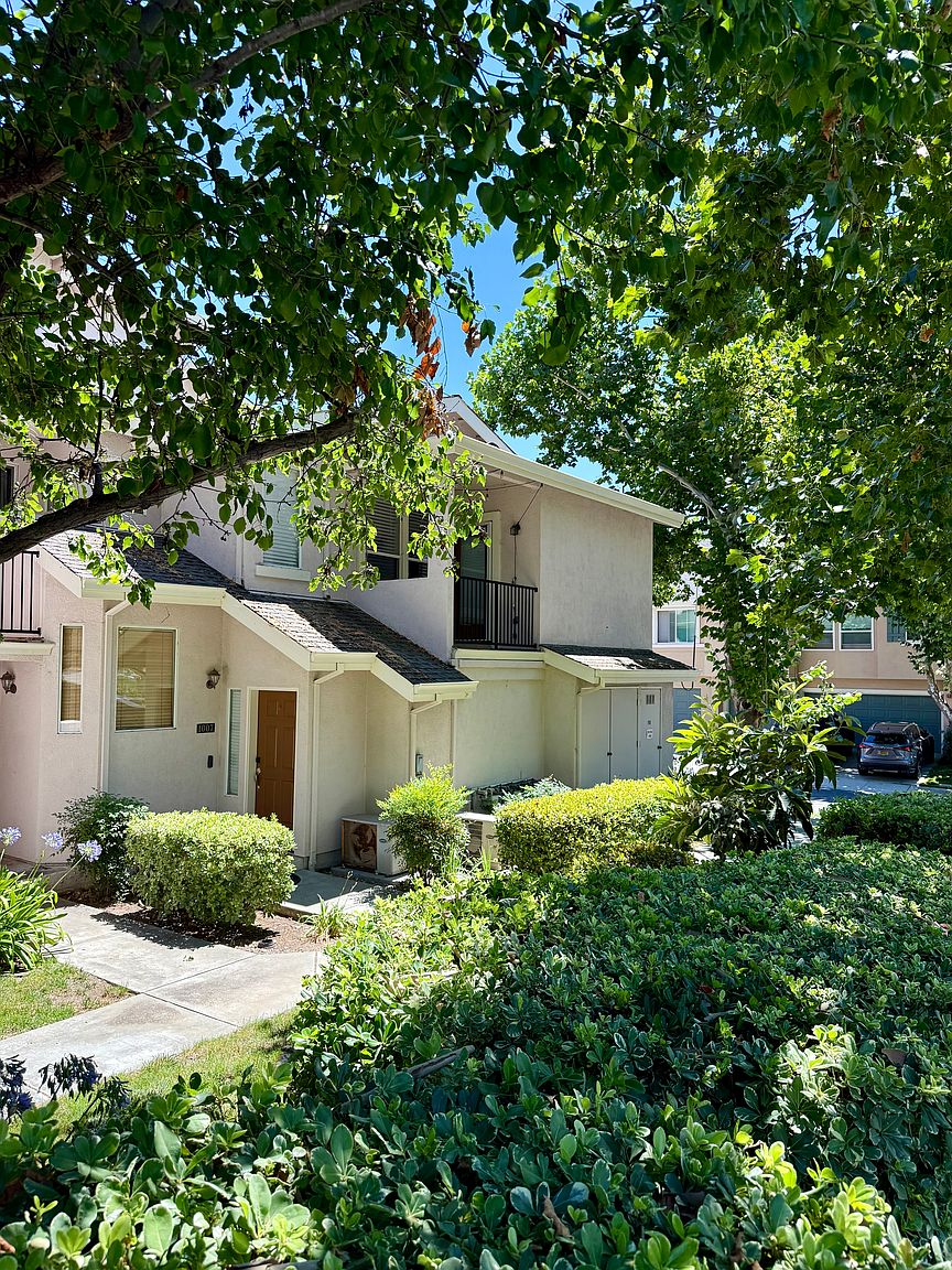 2BR/2BA Townhouse on Esparanza Way · San Jose photo 4