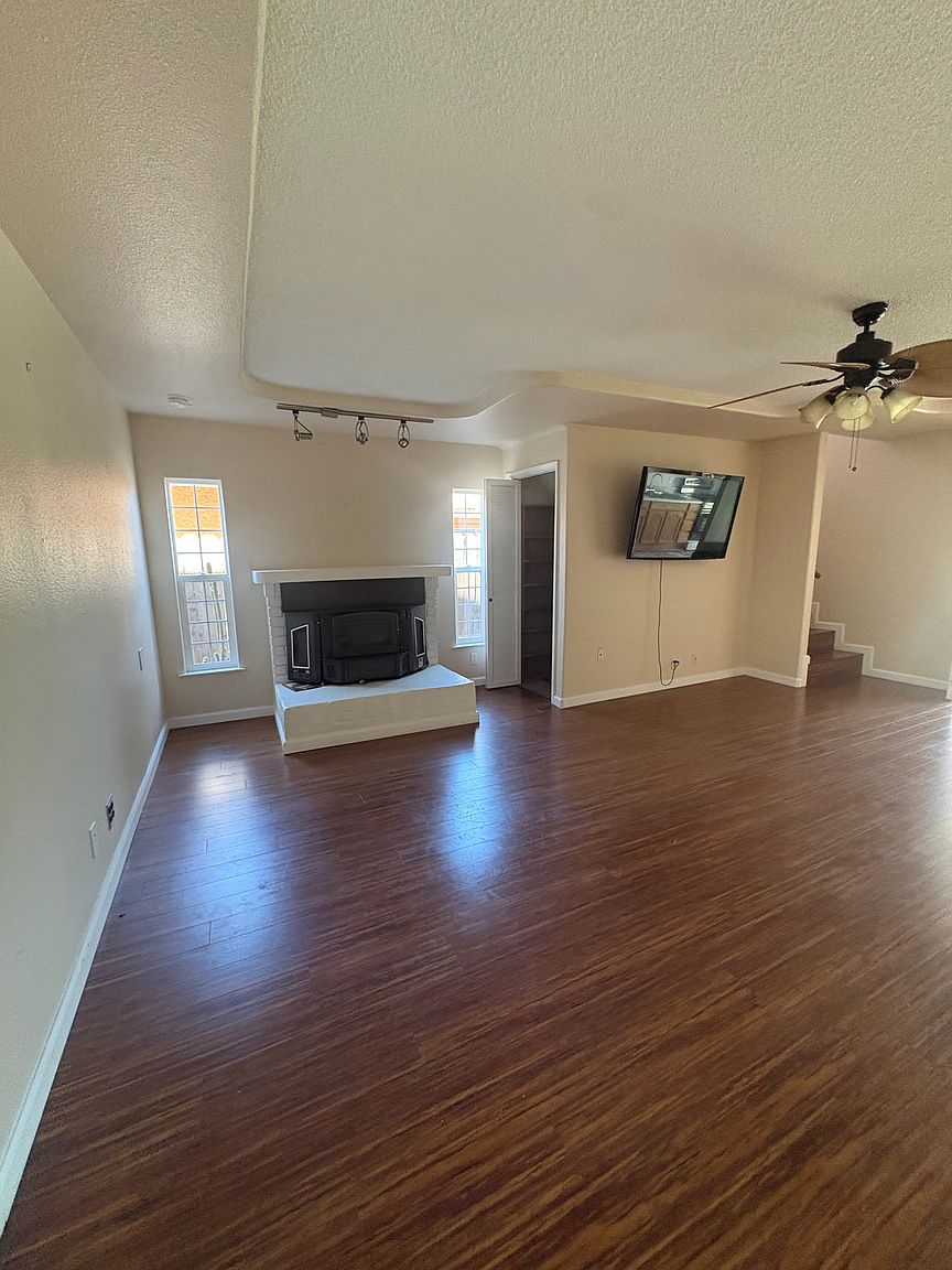 632 Serenade Ct photo 4