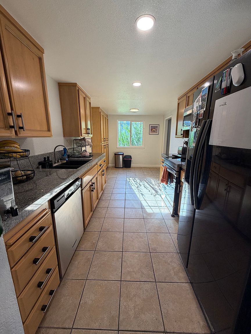 5690 Saxony Ct photo 4