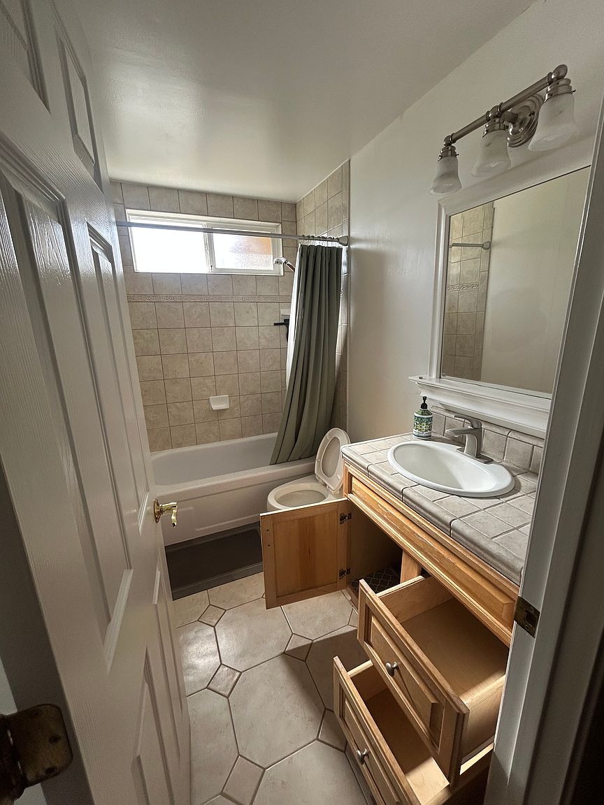 364 El Portal Way photo 3