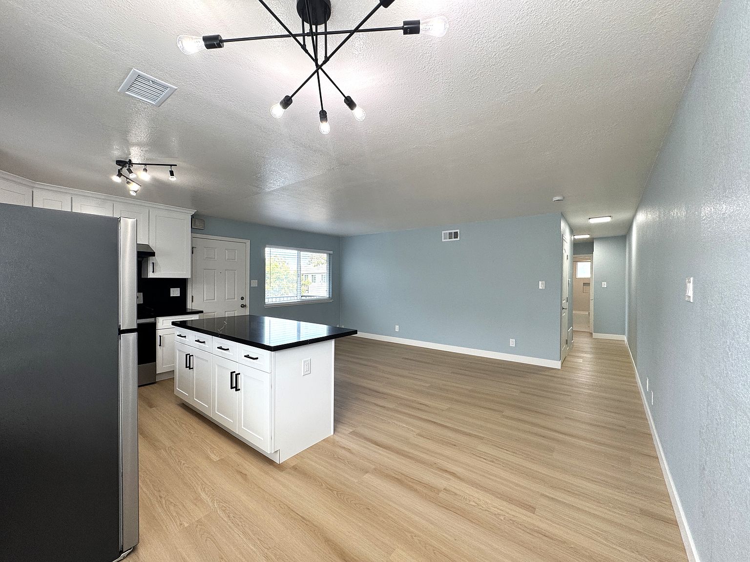 5572 Judith St photo 4