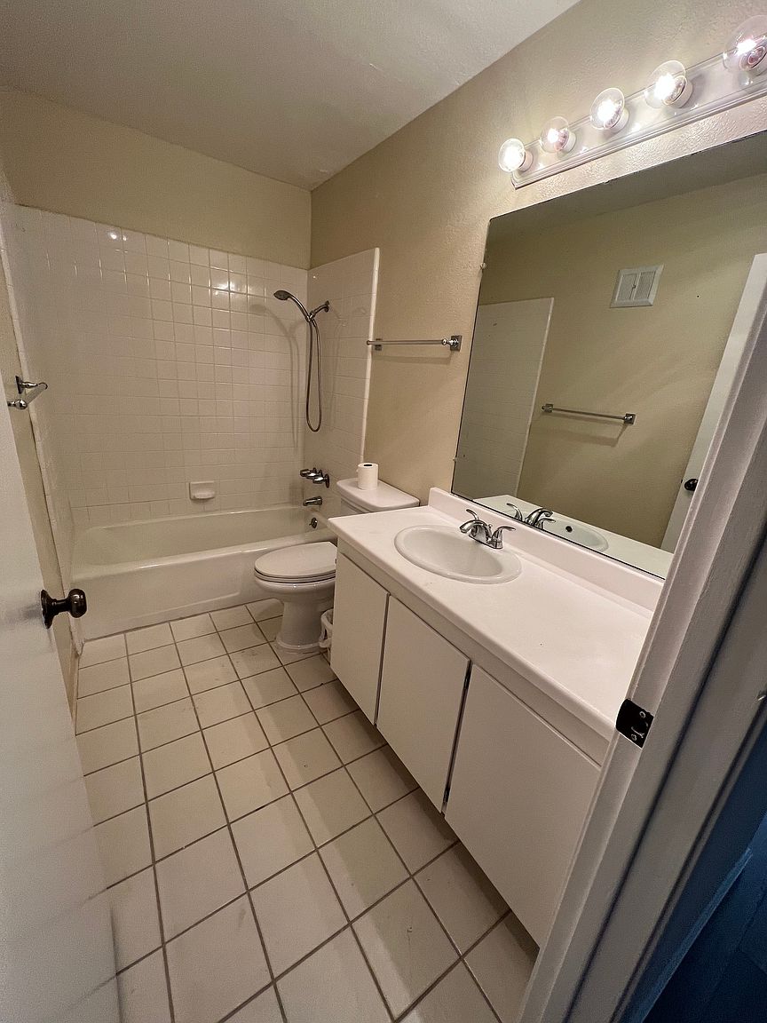 2BR/2BA Condo on Tradewinds Dr · San Jose photo 3