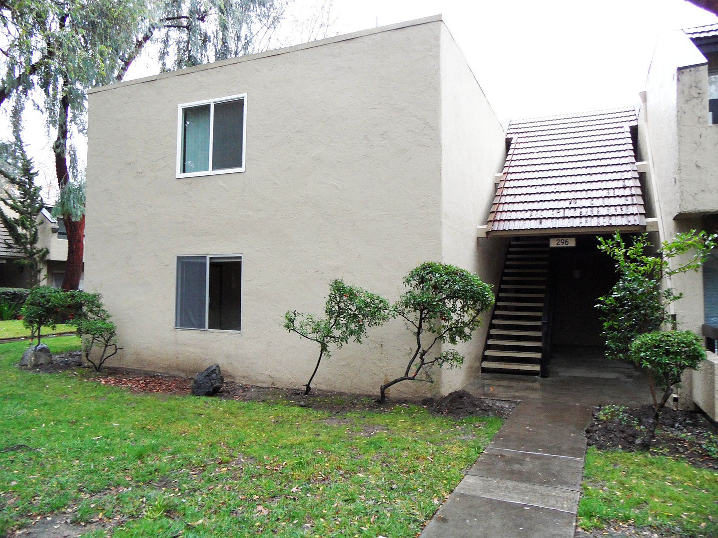 Cozy Condominium In Blossom Valley. Hardwood Floor, Dishwasher, Balcony. photo 3