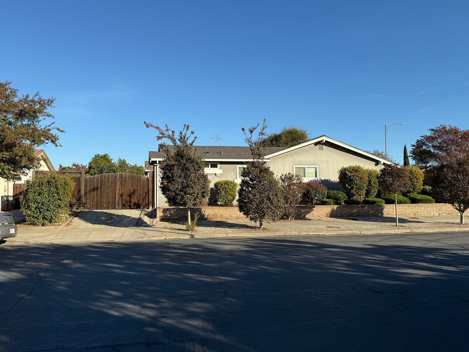 299 Omira Dr photo 2
