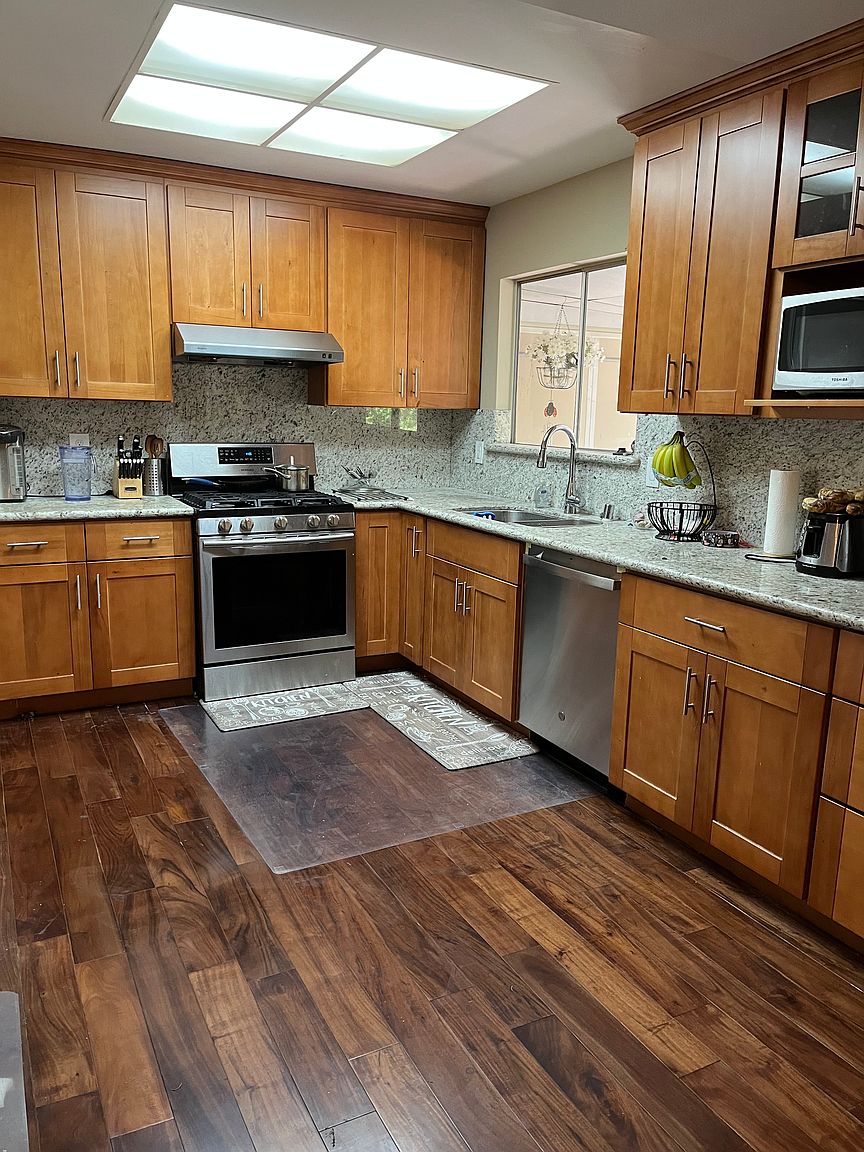 442 Colfax Dr photo 2