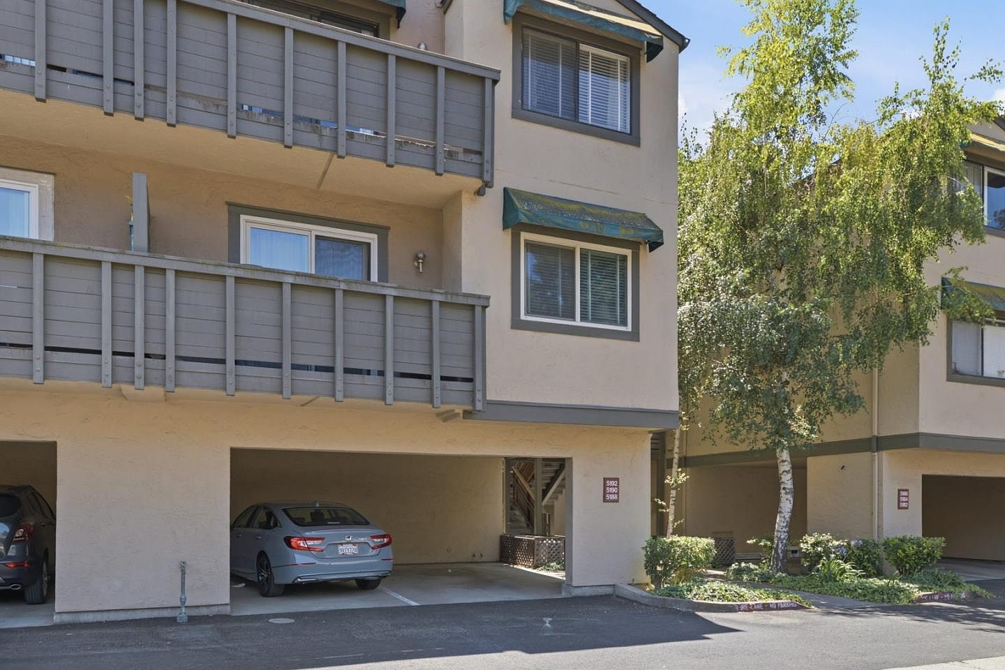5192 Makati Cir photo 2