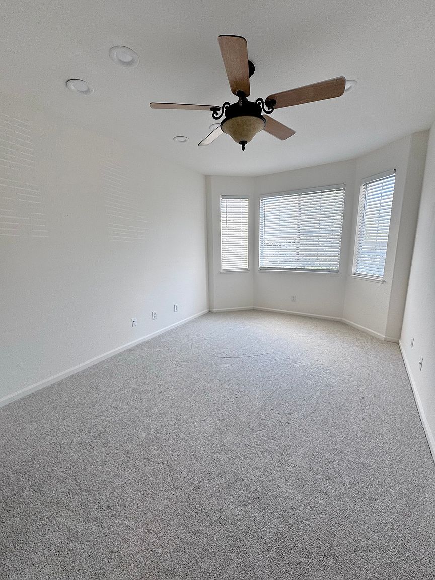 918 Owens Lake Dr photo 5