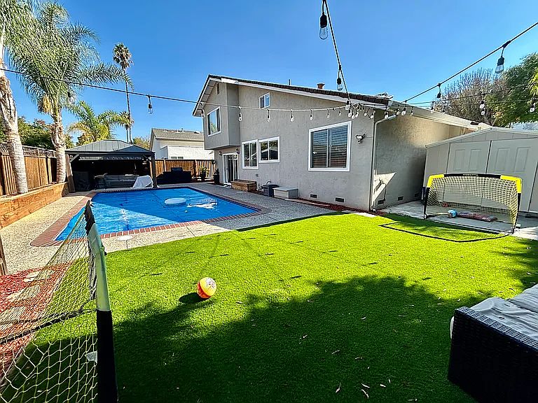 641 Brenda Lee Dr photo 3