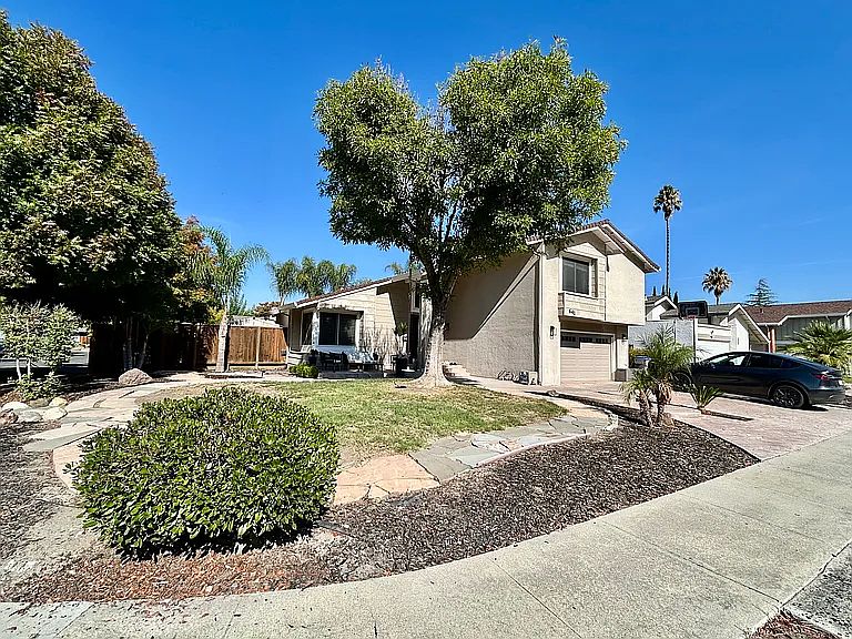 641 Brenda Lee Dr photo 2