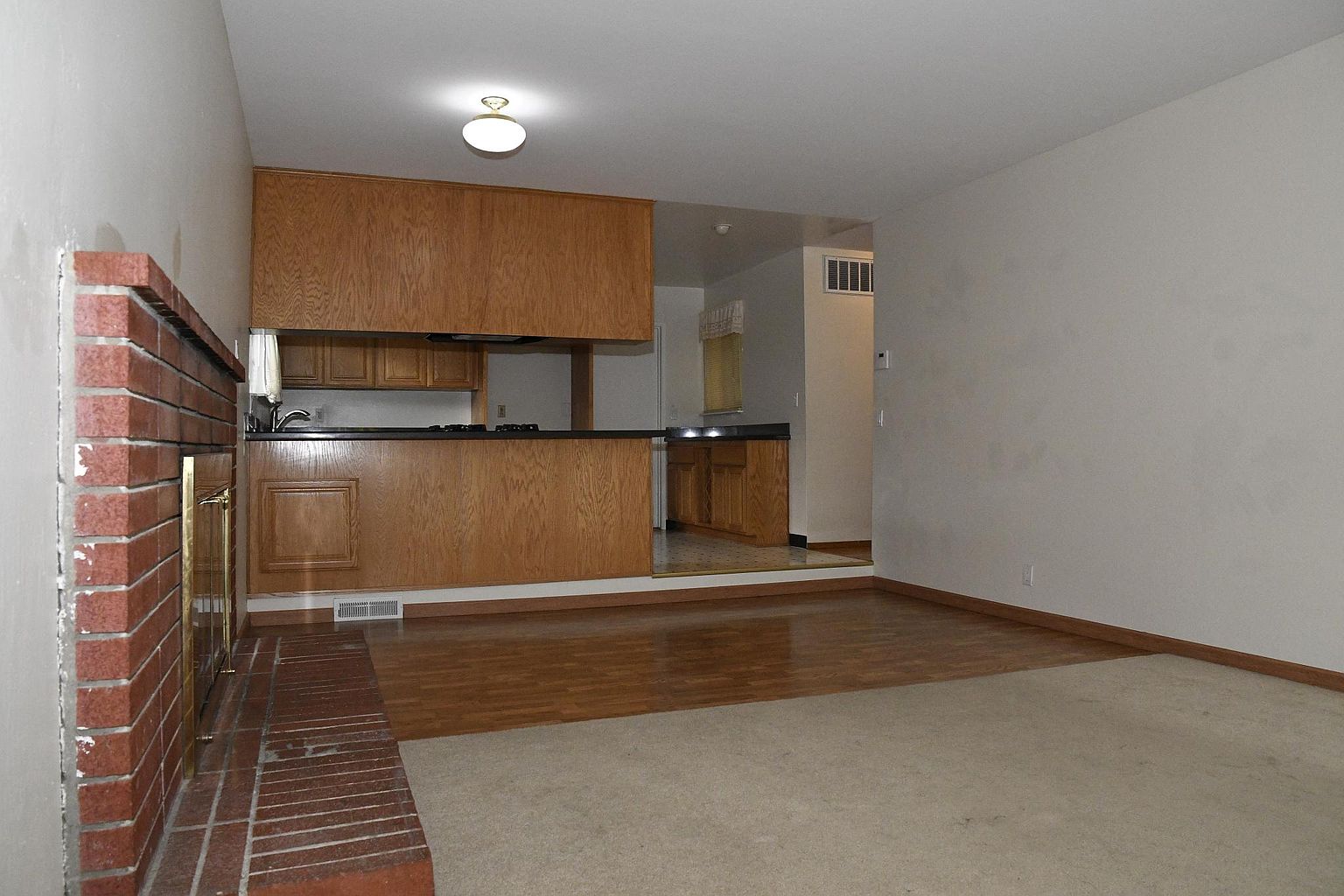 6385 Lillian Way photo 5
