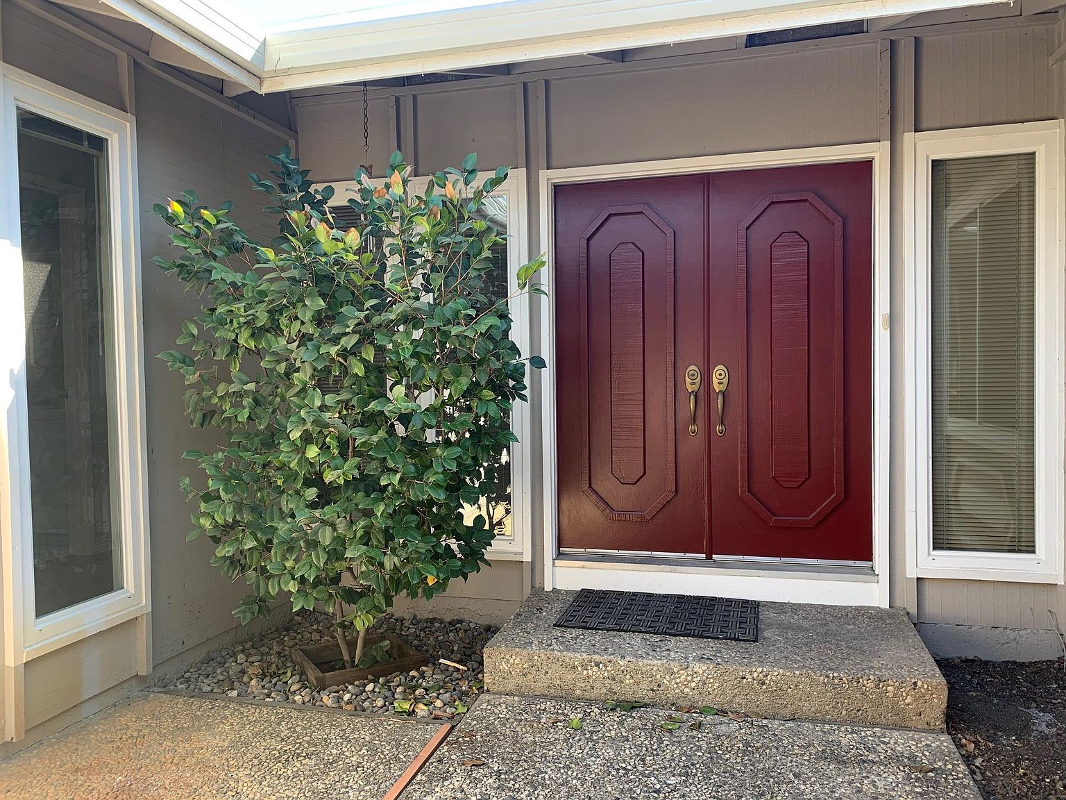 1072 Fleetwood Dr photo 2