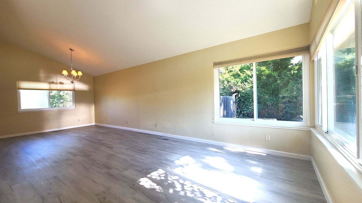7067 Morecambe Dr photo 3